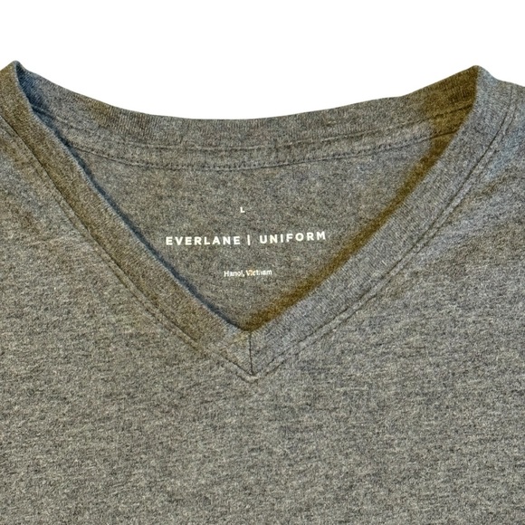 Everlane Men's Essential Uniform Charcoal V-Neck Tee. Size L #1717 - Picture 5 of 7